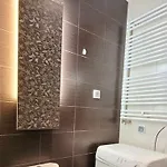 Modern Sandy Down Town, Aquapark, Free Parking 公寓 *