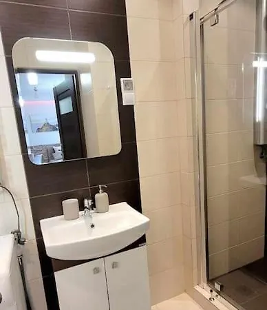 Modern Sandy Down Town, Aquapark, Free Parking Apartment *