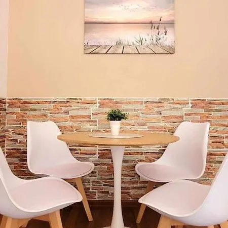 Modern Sandy Down Town, Aquapark, Free Parking Apartment Krakow
