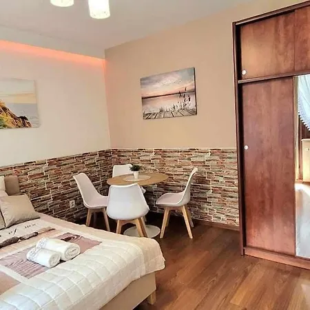 Modern Sandy Down Town, Aquapark, Free Parking *