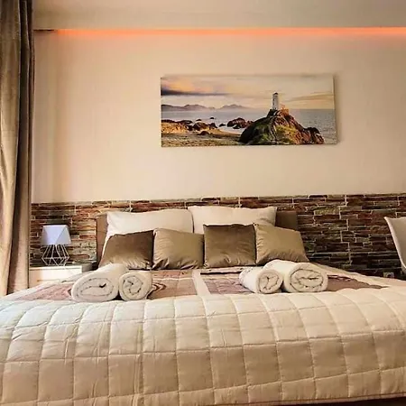 Modern Sandy Down Town, Aquapark, Free Parking